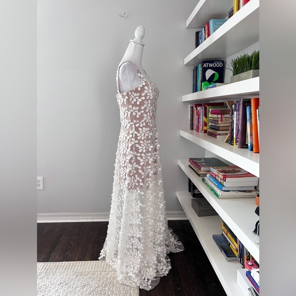 Dress the Population Anabel Semisheer Sweetheart Neck Gown Off White Size M NWT - Picture 10 of 16